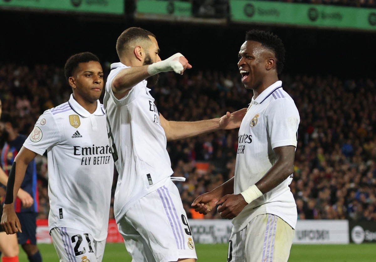 Benzema đi vào lịch sử Siêu kinh điển - Bóng Đá