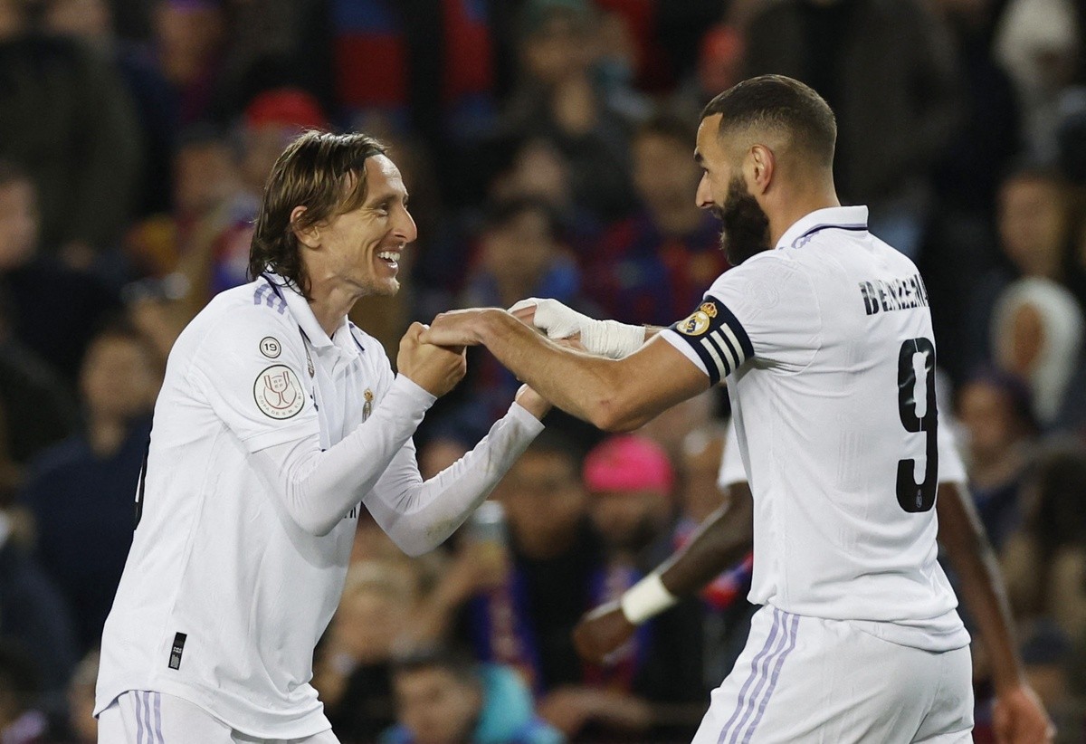Benzema đi vào lịch sử Siêu kinh điển - Bóng Đá