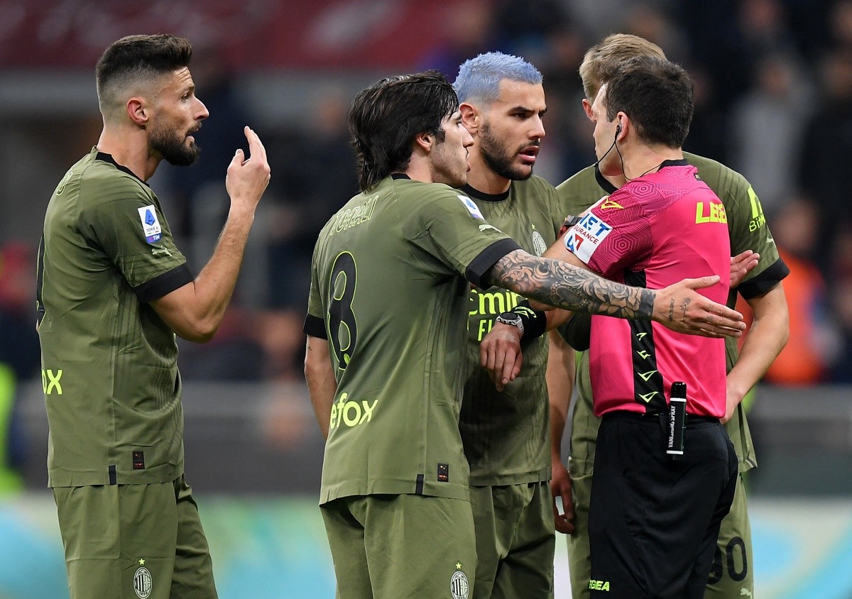 Milan gây thất vọng, ngôi vương Serie A sắp đổi chủ - Bóng Đá