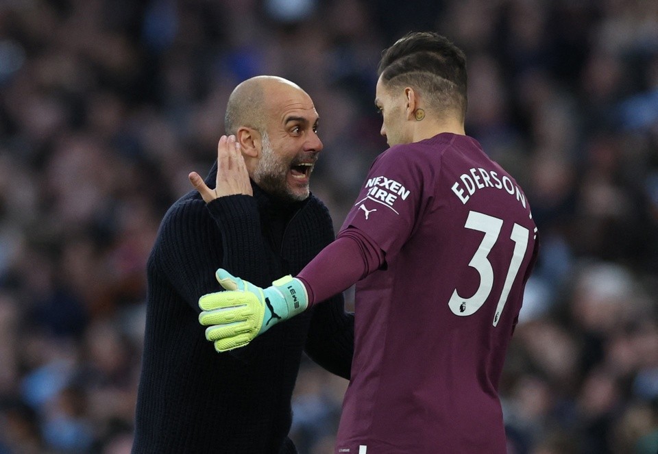 Ederson bị Pep Guardiola mắng dù đội nhà vừa ghi bàn - Bóng Đá