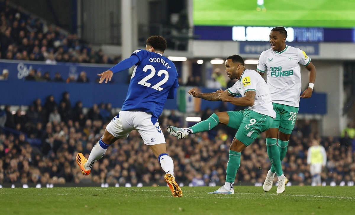 Newcastle tiến gần vé dự Champions League sau 20 năm - Bóng Đá