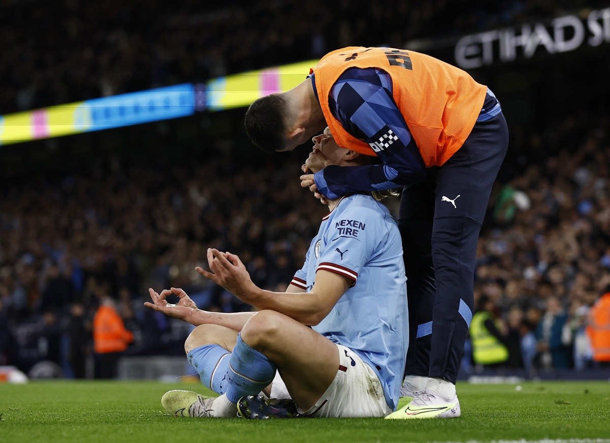 Haaland ngồi thiền sau khi đi vào lịch sử Premier League - Bóng Đá