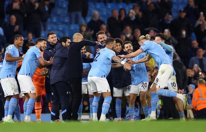 Pep Guardiola xếp hàng mừng Haaland đi vào lịch sử - Bóng Đá