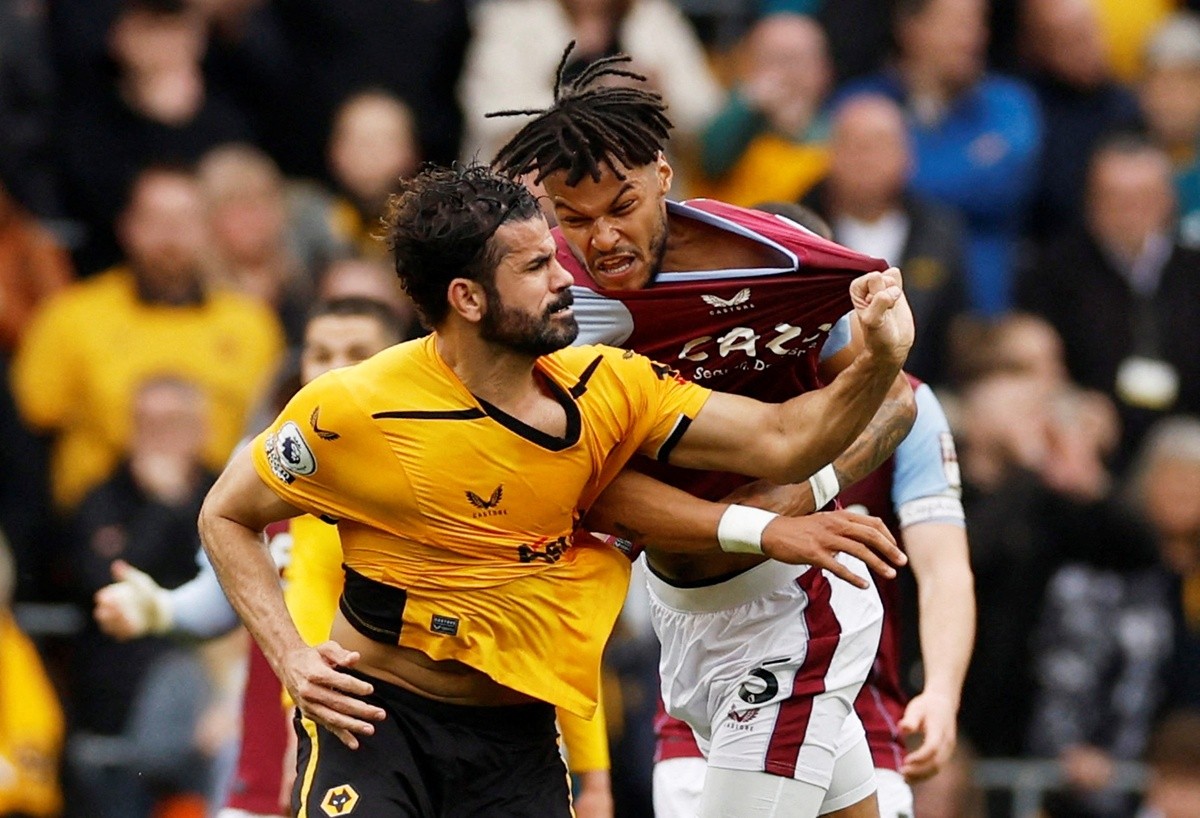 Diego Costa ẩu đả với trung vệ cao gần 2 m - Bóng Đá