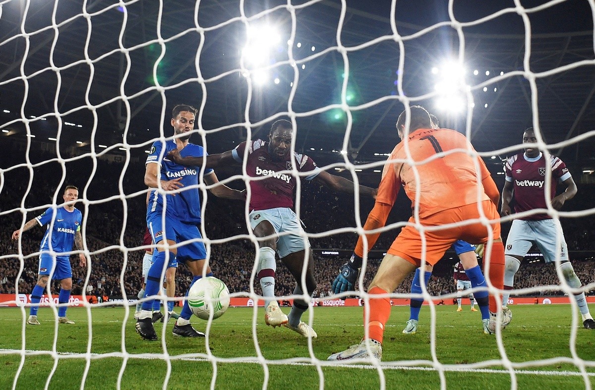West Ham chạm tay vào vé chung kết cúp châu Âu sau 47 năm - Bóng Đá