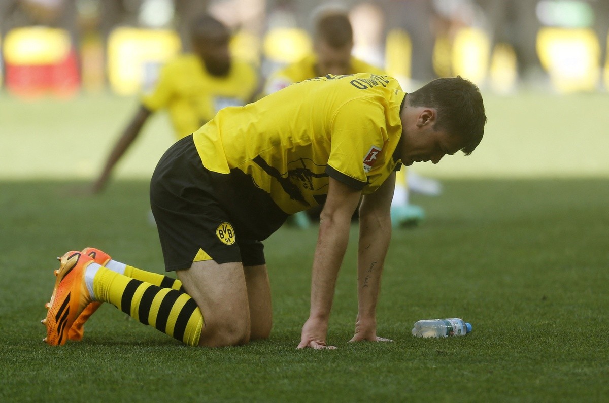 HLV Dortmund bật khóc khi mất ngôi vương vào tay Bayern - Bóng Đá