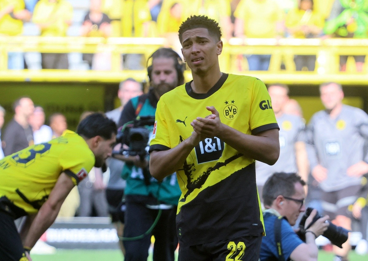 HLV Dortmund bật khóc khi mất ngôi vương vào tay Bayern - Bóng Đá