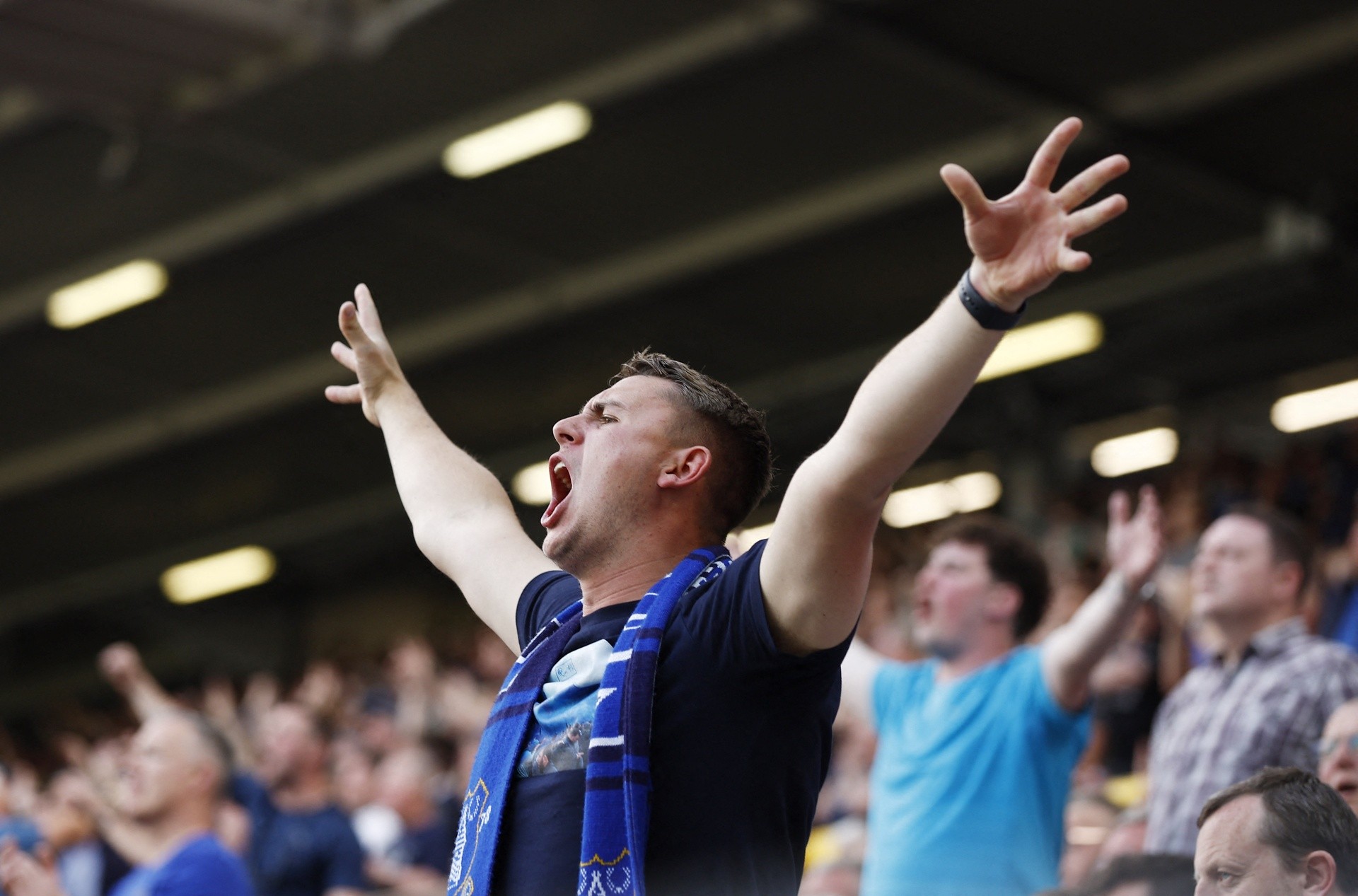 Chi tiêu liều lĩnh, Everton suýt trả giá đắt - Bóng Đá