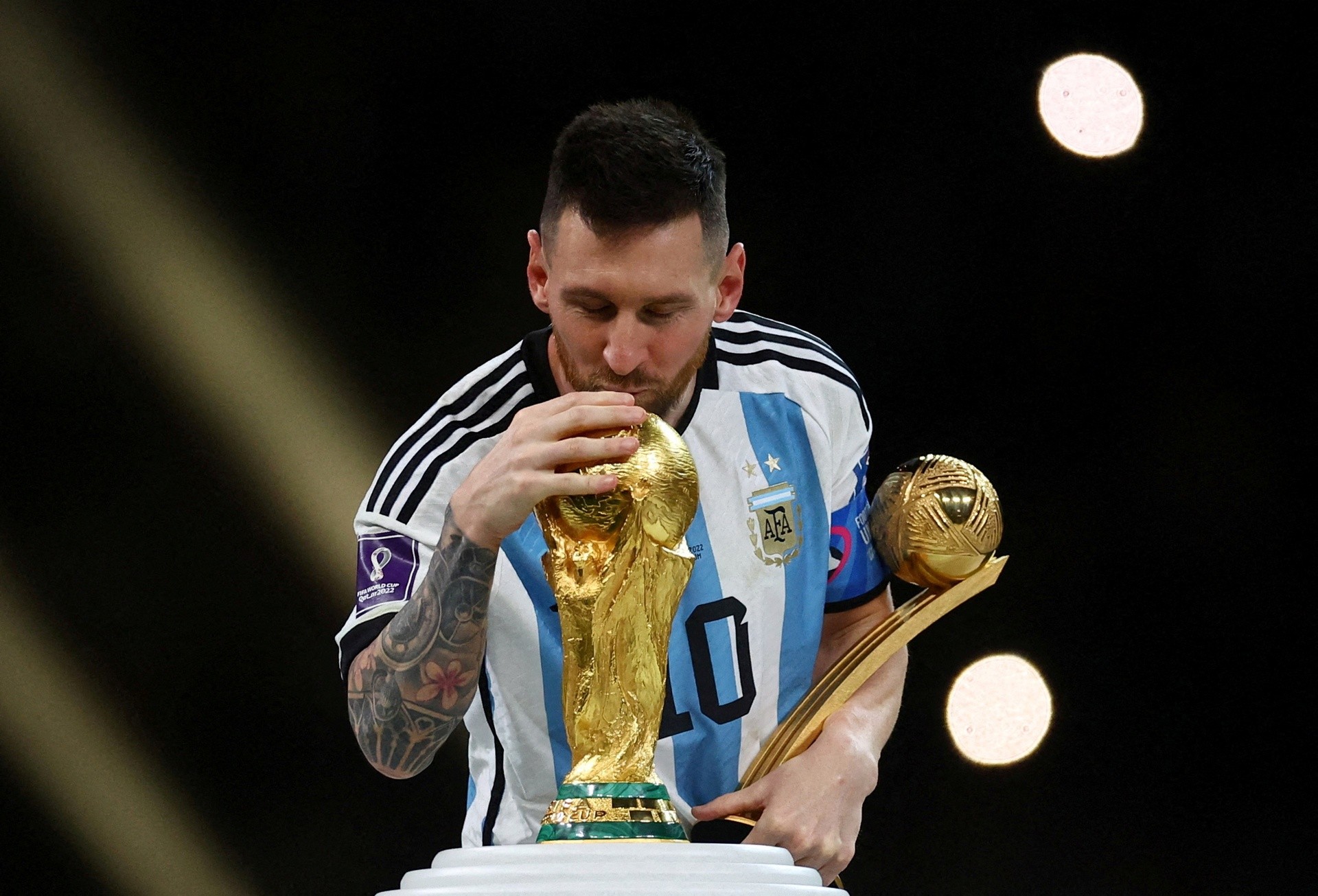 Barca thiệt hại kinh tế lớn thế nào khi mất Messi - Bóng Đá