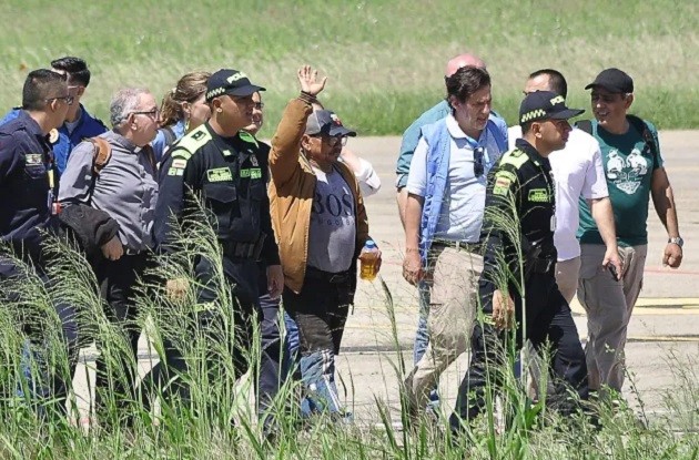 Moment dad of Liverpool star Luis Diaz reunites with family & friends 12 DAYS after he was kidnapped by ELN guerillas - Bóng Đá