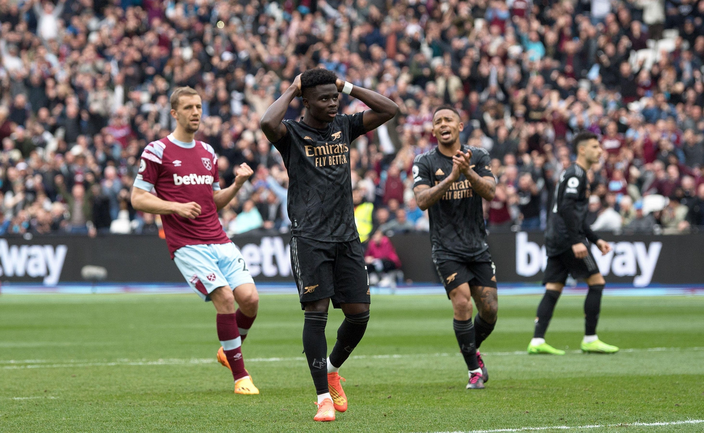 Roy Keane sends message to Bukayo Saka after Arsenal star misses penalty - Bóng Đá