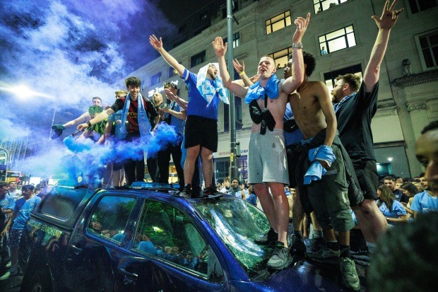 Điều điên rồ sau chức vô địch của Man City - Bóng Đá