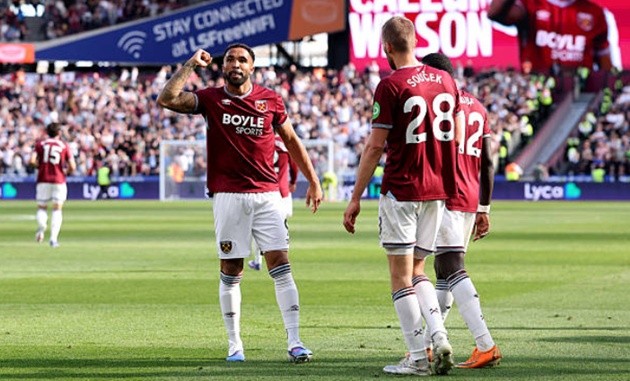 Wilson cứu West Ham ở phút bù giờ