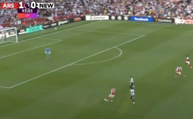 Tình huống bỏ lỡ cơ hội đáng tiếc của Gyokeres.