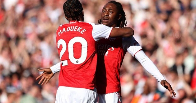 Eze trấn an người hâm mộ Arsenal về việc rời sân sớm.