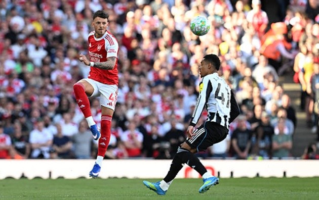 Ben White – 7.6: Hoàn thành tốt nhiệm vụ khỏa lấp khoảng trống mà Jurrien Timber để lại. Dù không có gì quá đặc biệt nhưng anh vẫn chơi rất ổn định và chắc chắn bên hành lang cánh phải.