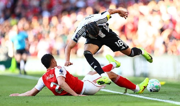 William Saliba – 7.8: Tiếp tục là một màn trình diễn vững chãi của trung vệ người Pháp. Sự điềm tĩnh của anh giúp giải tỏa những áp lực không cần thiết cho đồng đội ở những thời điểm căng thẳng.