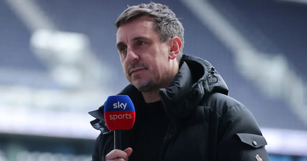 Neville đánh giá về cuộc đua vô địch Ngoại hạng Anh giữa Arsenal và Man City.