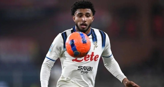 Ederson đang trong tầm ngắm của cả Arsenal lẫn MU.