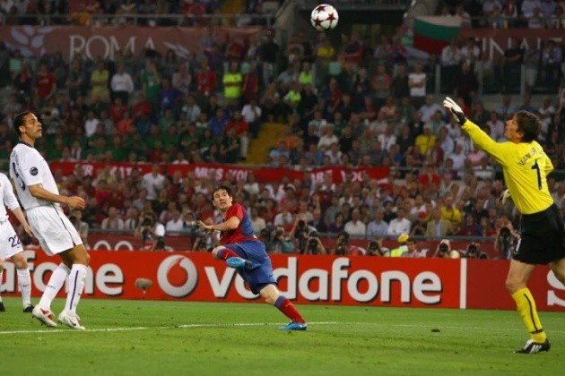 Cùng nhìn lại những lần đối đầu đáng nhớ giữa Messi và Ronaldo - Bóng Đá