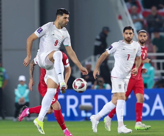 Forgotten Premier League stars earning a fortune while warming the bench - Bóng Đá