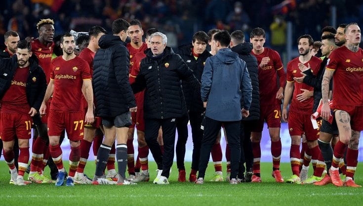 Hàng thừa Chelsea lại ghi bàn, đội bóng của Mourinho thắng 3 trận liền - Bóng Đá