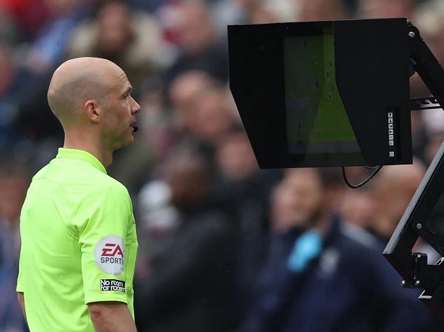 COMPLETE VAR-CE Inside £1m ‘futuristic’ VAR hub with pool table and MASSAGE AREA as ex-Premier League ref blasts it as ‘holiday camp’ - Bóng Đá