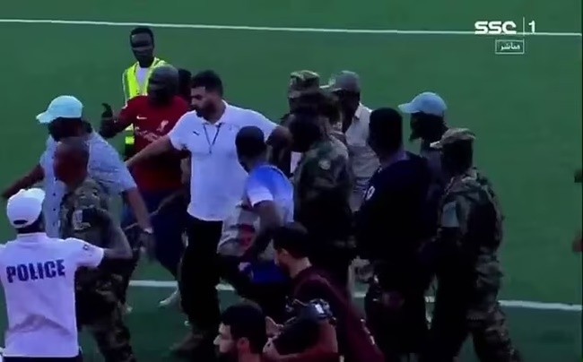 Toàn cảnh Salah bị tấn công, quân đội bảo vệ vào cuộc - Bóng Đá