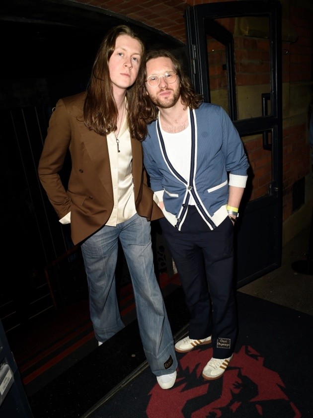Haaland and girlfriend Isabel wear matching silk pyjamas - Bóng Đá