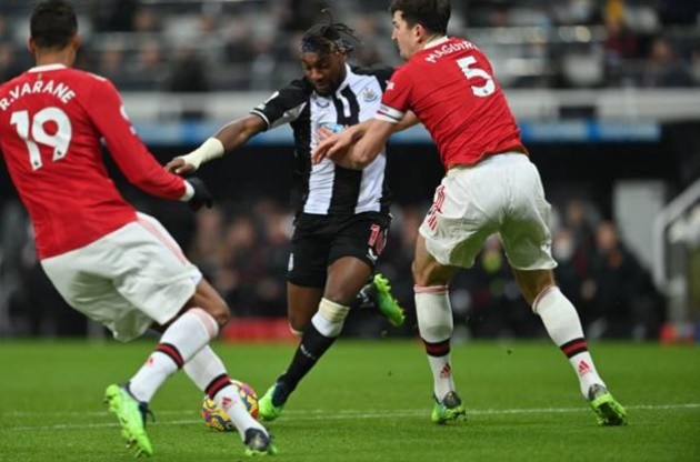 'Unacceptable' — Manchester United fans fume at two players after Saint-Maximin Newcastle goal - Bóng Đá
