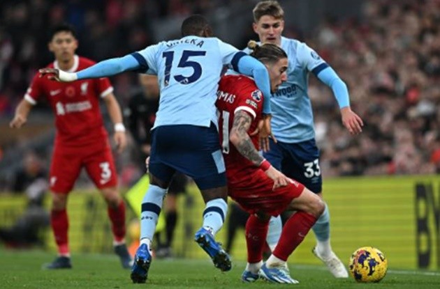 5 duels won, 3 key passes – Liverpool ace silenced his critics with redemptive display v Brentford - Bóng Đá