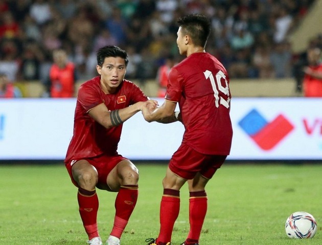 Văn Hậu báo tin dữ đến HLV Troussier; Indonesia coi thường ĐT Việt  Nam - Bóng Đá