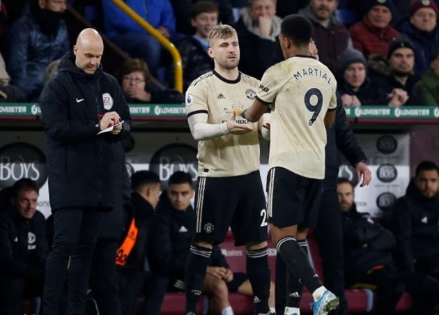 Sir Alex Ferguson not impressed with Solskjaer’s subs – as Man Utd legend is left speechless at Shaw replacing Martial - Bóng Đá