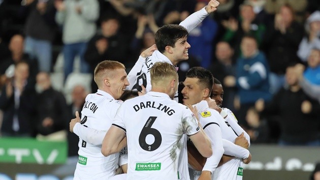 Watch moment huge 30-man brawl erupts in crazy Swansea vs Preston - Bóng Đá