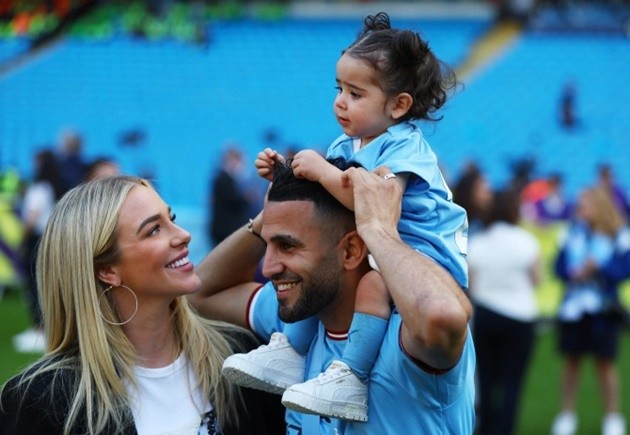 Man City stars joined on the pitch by glamorous Wags - Bóng Đá
