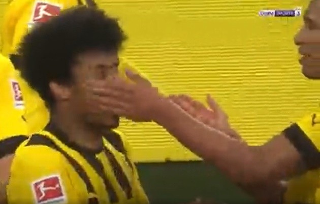 Vui quá trớn, Bellingham tặng đồng đội liên hoàn tát - Bóng Đá