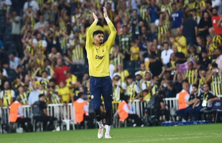 Fenerbahce manager Ismail Kartal has confirmed Altay Bayindir is leaving the club. - Bóng Đá