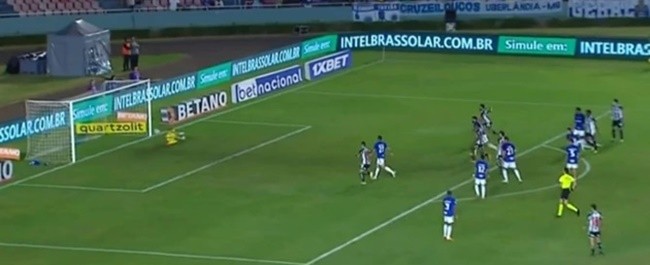 Sau 2 tháng, Hulk tiếp tục tạo nên điều điên rồ - Bóng Đá