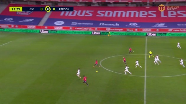 Kimpembe có pha tackle dính bóng ấn tượng - Bóng Đá