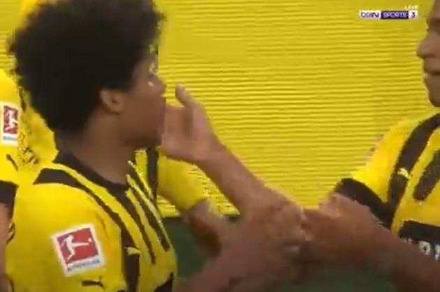 Vui quá trớn, Bellingham tặng đồng đội liên hoàn tát - Bóng Đá