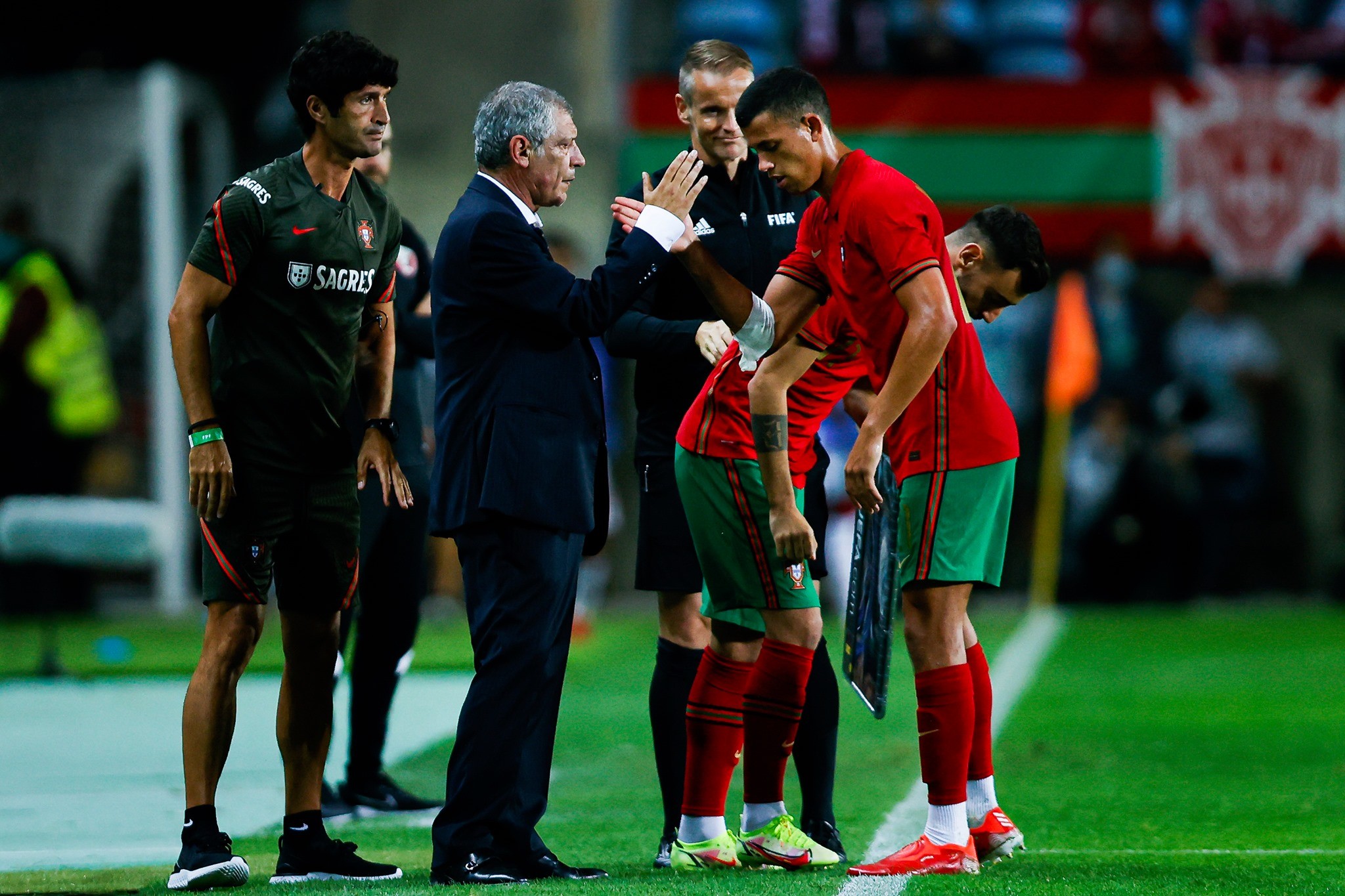 Ronaldo đệm bóng ghi bàn, Bồ Đào Nha giành chiến thắng 3-0 - Bóng Đá