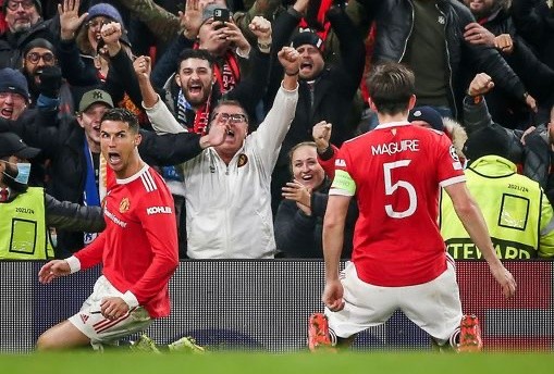 Ronaldo bực tức hét lớn trước khi ghi bàn đẳng cấp cho M.U - Bóng Đá