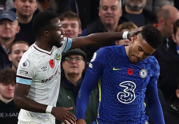 4 điều bạn có thể bỏ lỡ trận Chelsea 1-1 Burnley: 2 ngôi sao bị văng khỏi sân - Bóng Đá