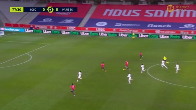 Kimpembe có pha tackle dính bóng ấn tượng - Bóng Đá