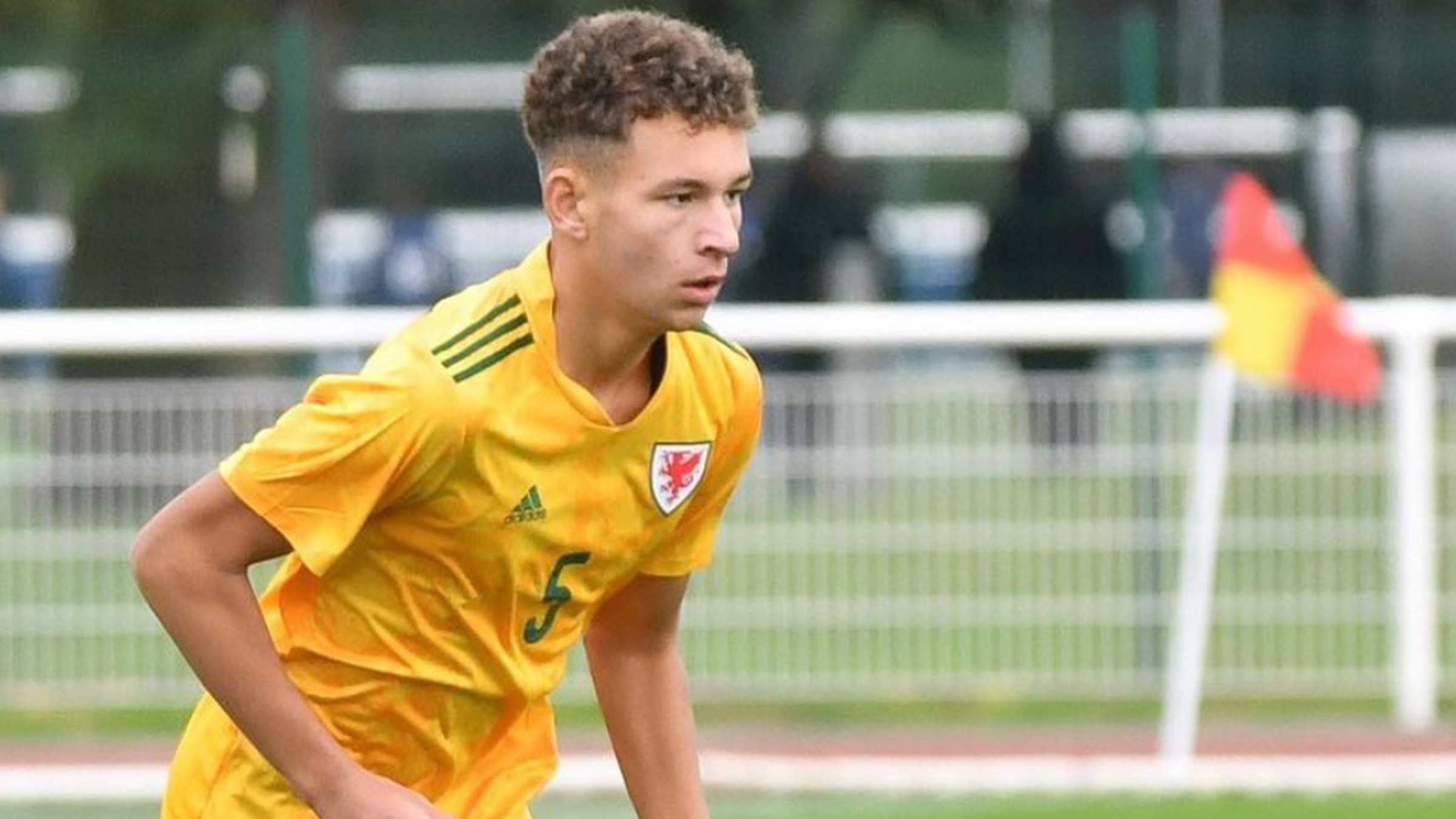ARSENAL SET TO SIGN TEENAGE DEFENDER CLARKE - Bóng Đá