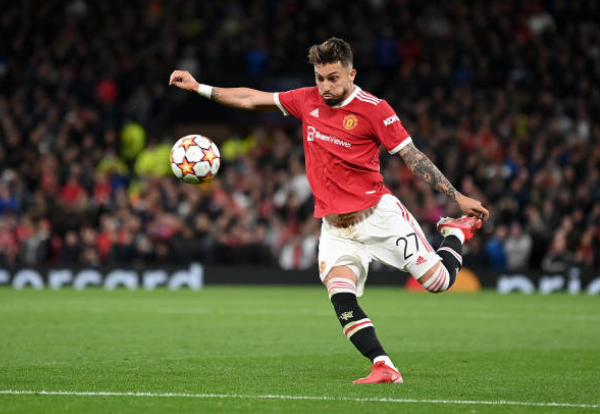 Telles nã volley đẹp mắt trong ngày Man Utd lội ngược dòng trước Villarreal - Bóng Đá