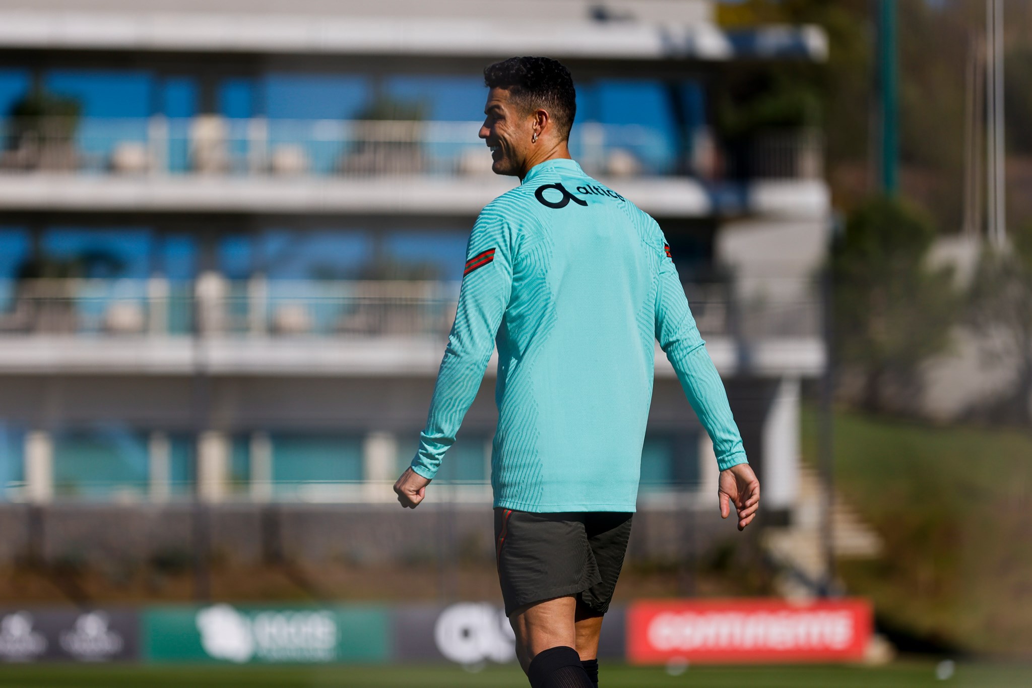Ronaldo đổi thái độ khi rời Man Utd lên tuyển tập trung - Bóng Đá