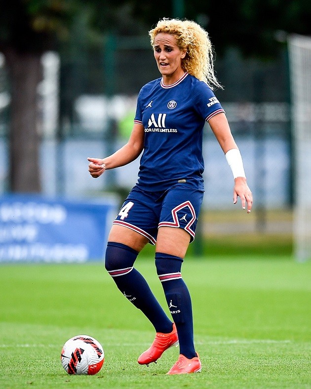 PSG confirm women's midfielder Aminata Diallo was taken into police custody today 'following an attack on the club's players.' - Bóng Đá