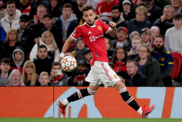 Telles nã volley đẹp mắt trong ngày Man Utd lội ngược dòng trước Villarreal - Bóng Đá