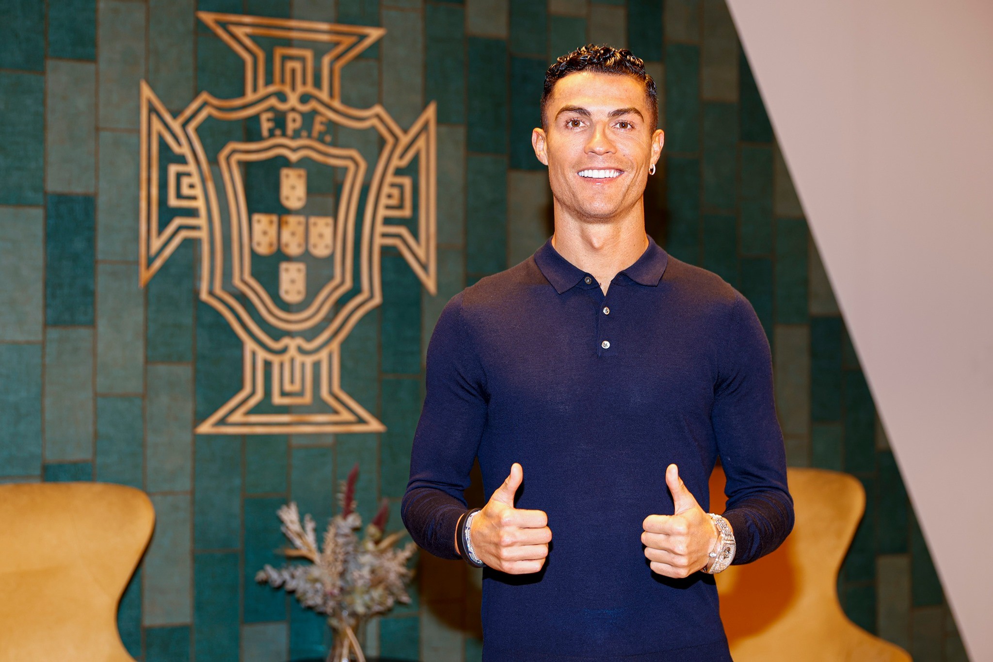 Ronaldo đổi thái độ khi rời Man Utd lên tuyển tập trung - Bóng Đá